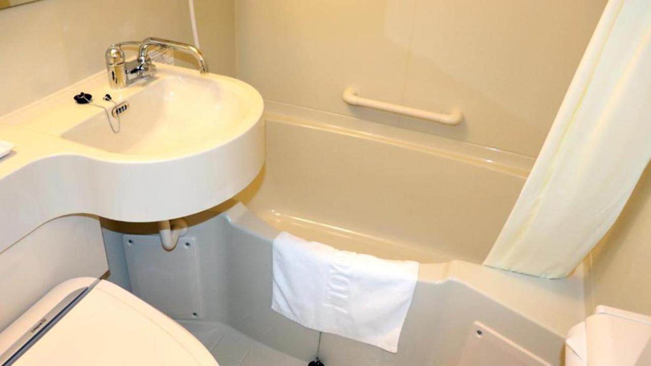 Toyoko Inn Tsu Eki Nishi Guchi Экстерьер фото