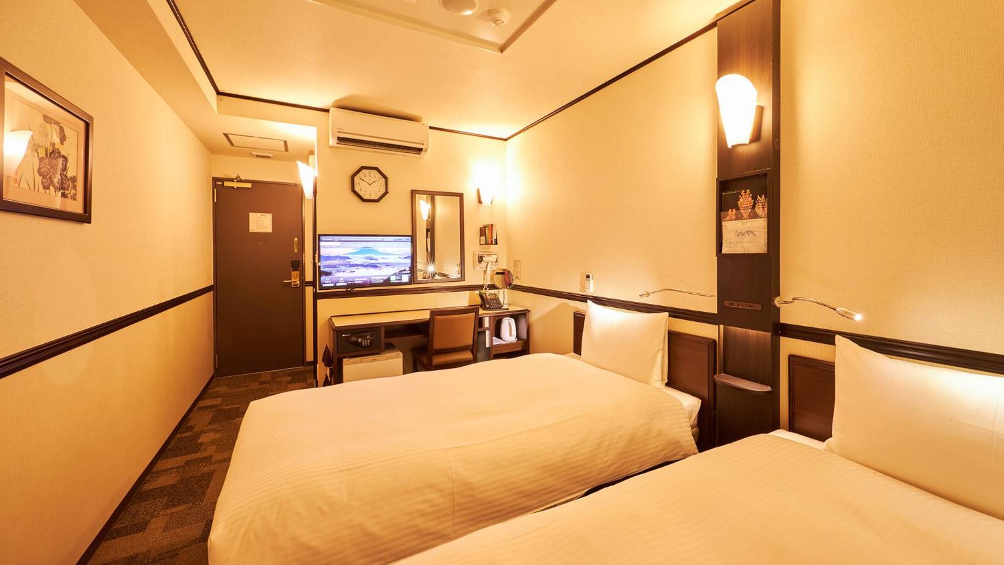 Toyoko Inn Tsu Eki Nishi Guchi Номер фото